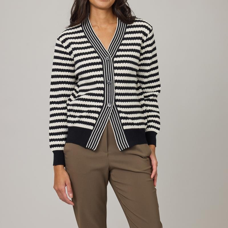 Pistache Wave Knit Cardigan – Black/Cream